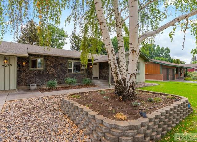 Property at 2275 Oak Trail Dr, Idaho Falls, ID 83404, 6 beds, 2.5 baths