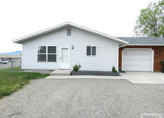 Property at 708 Taft Ave, Salmon, ID 83467, 2 beds, 1.5 baths