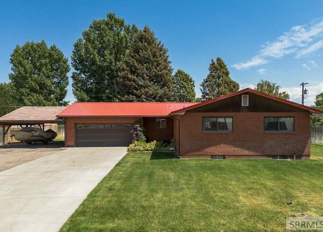 Property at 2050 Highland Dr, Blackfoot, ID 83221, 3 beds, 3 baths