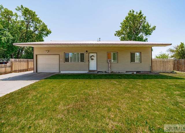 Property at 230 N Monte Vista Dr, Idaho Falls, ID 83401, 2 beds, 2 baths