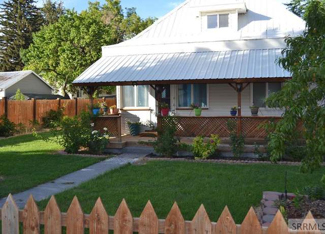 Property at 245 Smith St, Blackfoot, ID 83221, 4 beds, 2 baths
