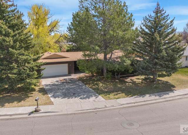 Property at 348 Eastview Dr, Idaho Falls, ID 83401, 4 beds, 3 baths