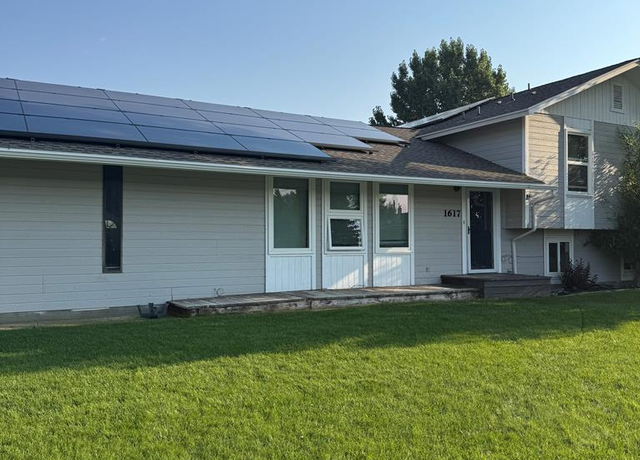 Property at 1617 9th St, Idaho Falls, ID 83401, 5 beds, 3 baths