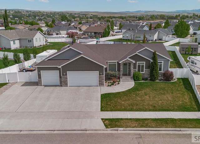 Property at 3830 Lakefield Ln, Ammon, ID 83406, 6 beds, 3 baths