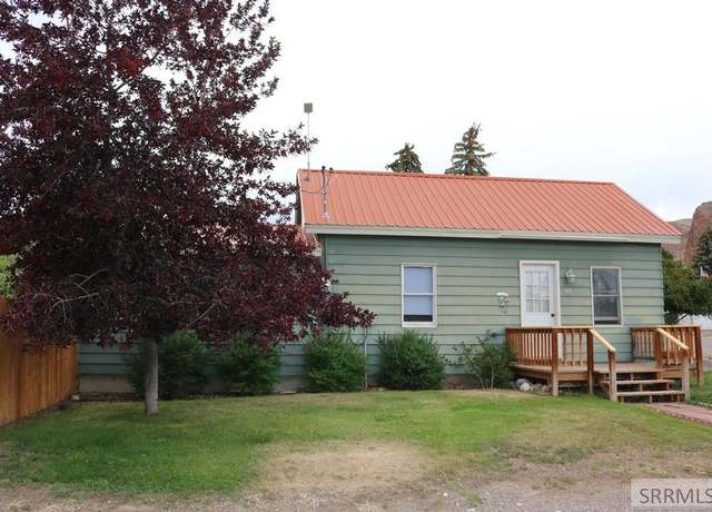 Property at 300 S 3rd St, Challis, ID 83226, 2 beds, 2 baths
