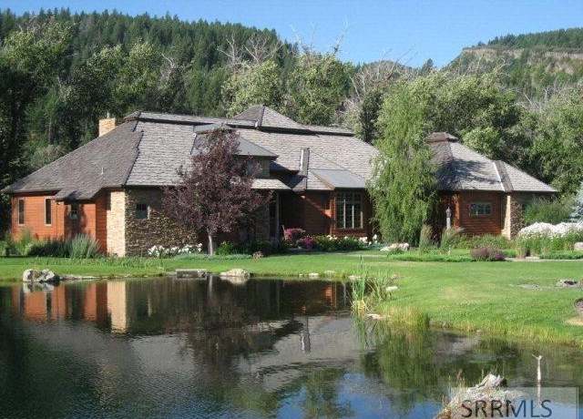 Property at 35 Raven Rd, Swan Valley, ID 83449, 2 beds, 3 baths