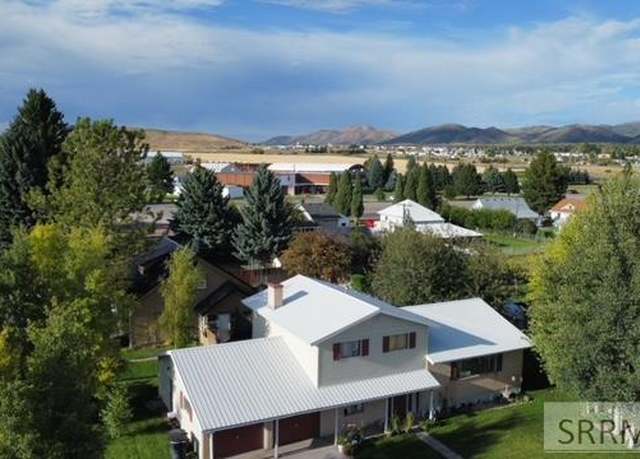Property at 301 N Ashland Dr, Soda Springs, ID 83276, 5 beds, 2.5 baths