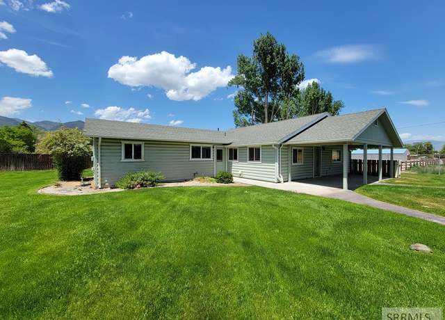 Property at 211 Dahle Ave, Salmon, ID 83467, 3 beds, 2 baths