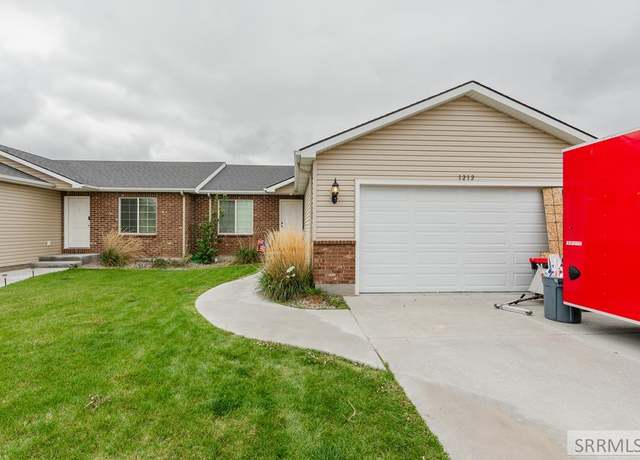 Property at 1212 S Midway Ave, Ammon, ID 83406, 3 beds, 2 baths