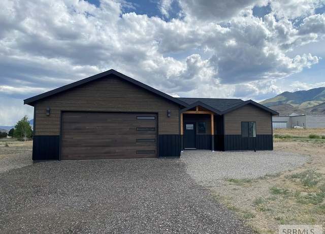 Property at 810 Excelsior Ln, Challis, ID 83226, 3 beds, 2 baths