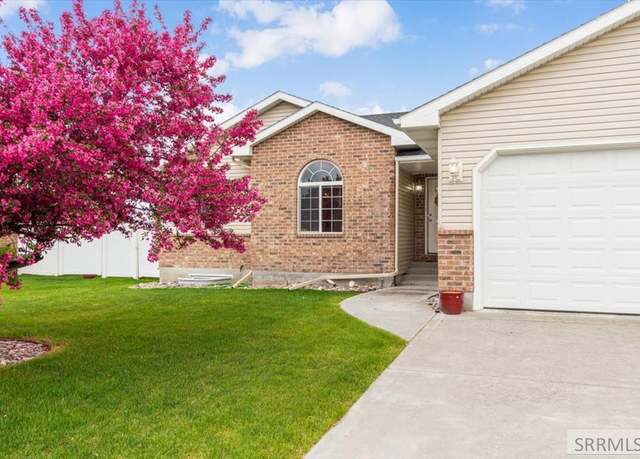 Property at 967 Clara Ct, Ammon, ID 83406, 5 beds, 2 baths