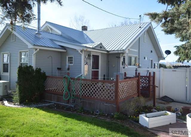 Property at 4020 E 49th S, Idaho Falls, ID 83406, 2 beds, 2 baths