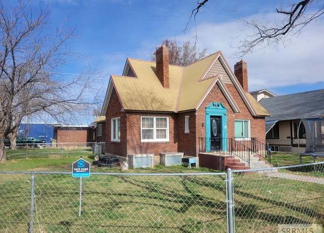 Property at 9 N Shilling Ave, Blackfoot, ID 83221, 5 beds, 2.5 baths
