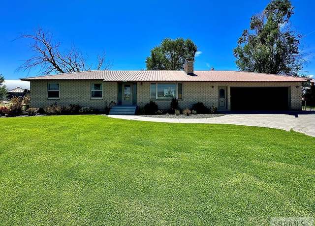 Property at 1542 E 400 N, Saint Anthony, ID 83445, 3 beds, 2 baths