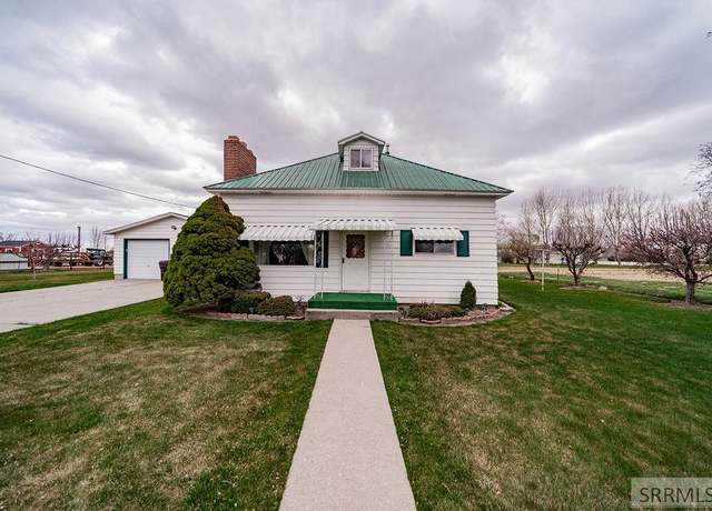 Property at 339 N 210 E, Blackfoot, ID 83221, 4 beds, 1.5 baths