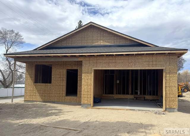 Property at 310 N East St, Arco, ID 83213, 4 beds, 2.5 baths
