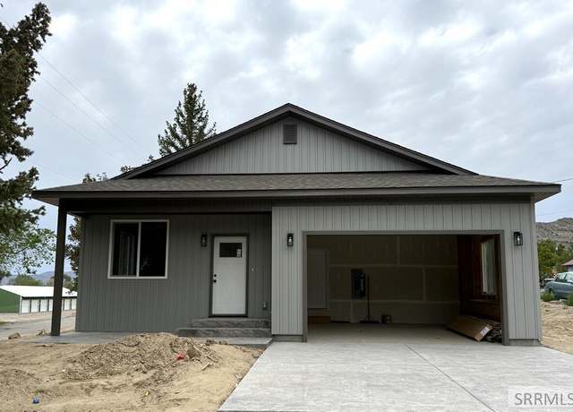 Property at 310 N East St, Arco, ID 83213, 4 beds, 2.5 baths