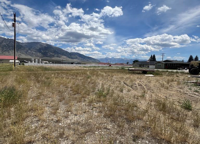 Property at 109 Trego Ct, Mackay, ID 83251