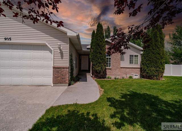 Property at 935 S Clara Ct, Ammon, ID 83406, 3 beds, 2 baths