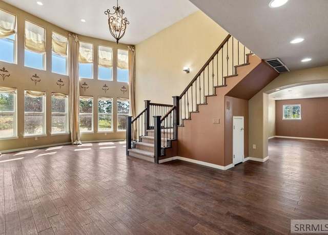 Property at 1886 Falcon Cir, Pocatello, ID 83204, 3 beds, 2.5 baths