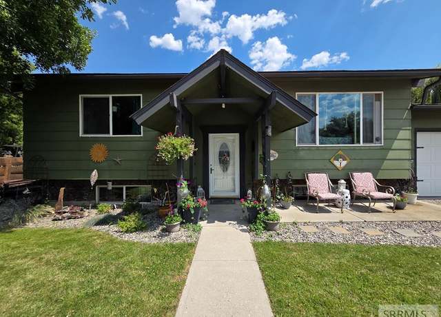 Property at 904 Edwards St, Salmon, ID 83467, 4 beds, 2 baths