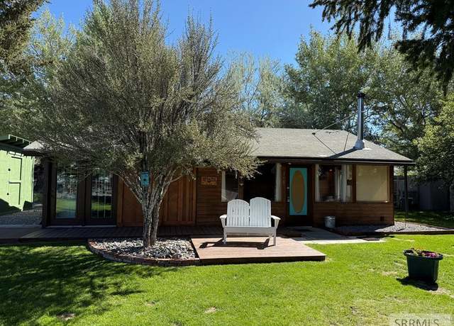 Property at 708 Forest Dr, Mackay, ID 83251, 2 beds, 1 bath