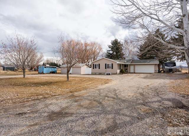 Property at 141 E 350 N, Blackfoot, ID 83221, 4 beds, 2.5 baths