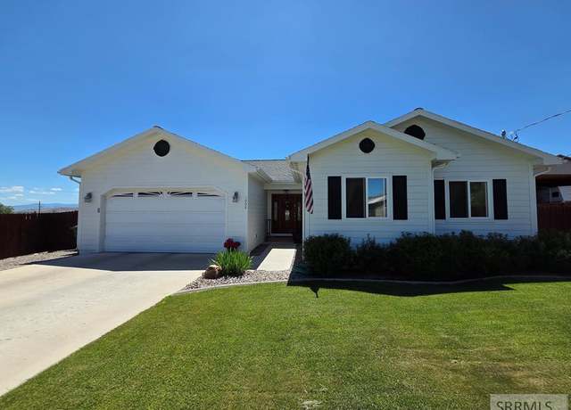 Property at 1006 Bryan Ave, Salmon, ID 83467, 3 beds, 2.5 baths