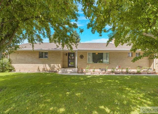 Property at 379 Mountain View Ave, Soda Springs, ID 83276, 3 beds, 2.5 baths
