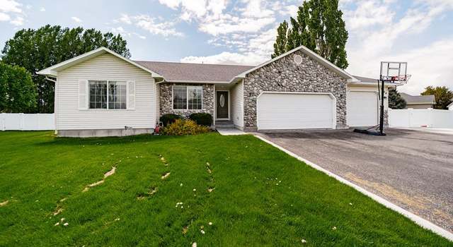 Photo of 1064 Rimrock Canyon Dr, Shelley, ID 83201
