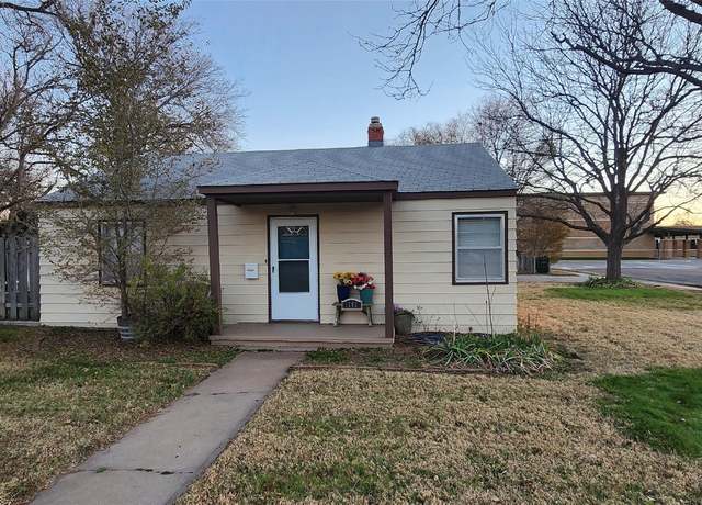 Property at 1202 E Spruce St, Garden City, KS 67846, 2 beds, 1 bath