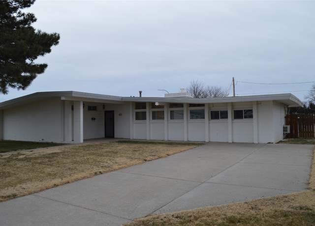 Property at 1122 Pershing Ave, Garden City, KS 67846, 3 beds, 1.5 baths