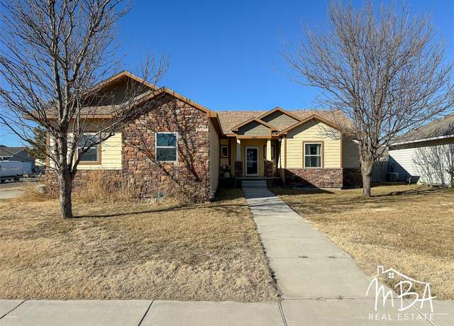 Property at 3101 Park View Dr, Garden City, KS 67846, 5 beds, 2 baths