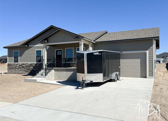 Property at 2148 Glenwood Dr, Garden City, KS 67846, 3 beds, 2 baths