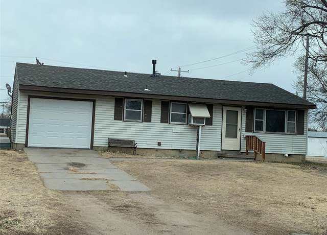 Property at 2102 N B St, Garden City, KS 67846, 3 beds, 1 bath