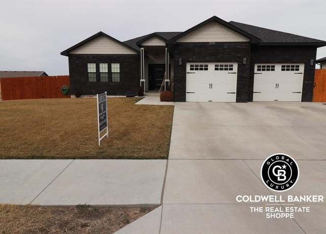 Property at 2201 Glenwood Dr, Garden City, KS 67846, 6 beds, 3 baths
