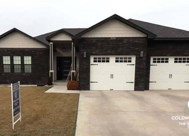 Property at 2201 Glenwood Dr, Garden City, KS 67846, 6 beds, 3 baths