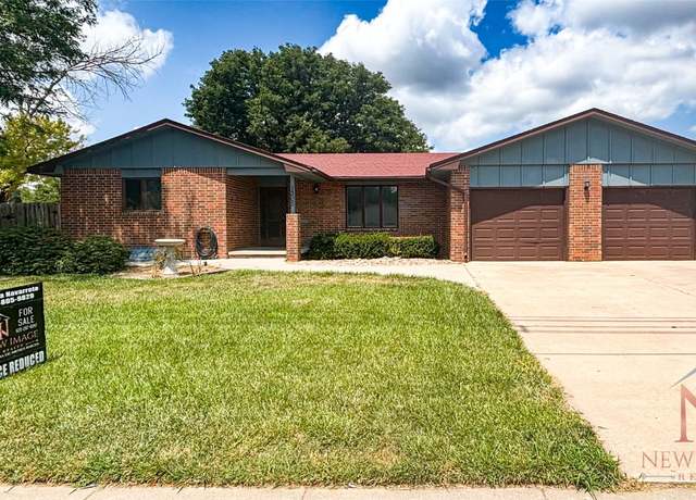 Property at 1305 E Mary St, Garden City, KS 67846, 4 beds, 3 baths