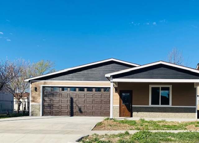 Property at 623 Garden City Ave, Garden City, KS 67846, 4 beds, 3 baths