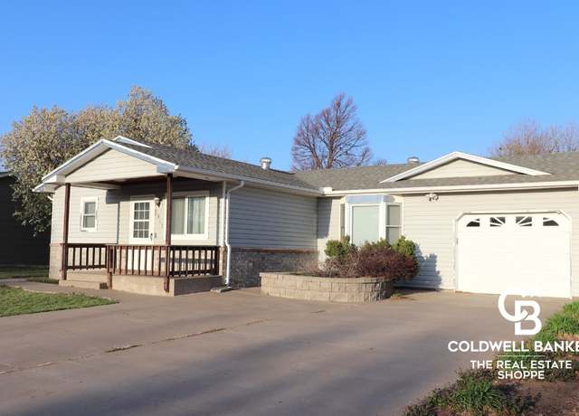 Property at 2913 Loraine Pl, Garden City, KS 67846, 4 beds, 2 baths