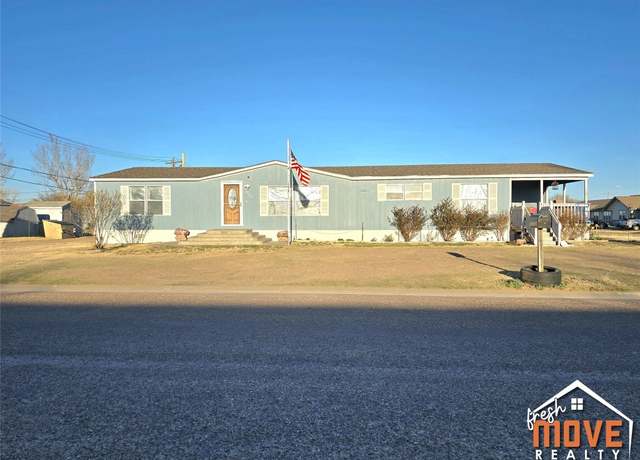 Property at 306 S Lincoln St, Hugoton, KS 67951, 3 beds, 2 baths
