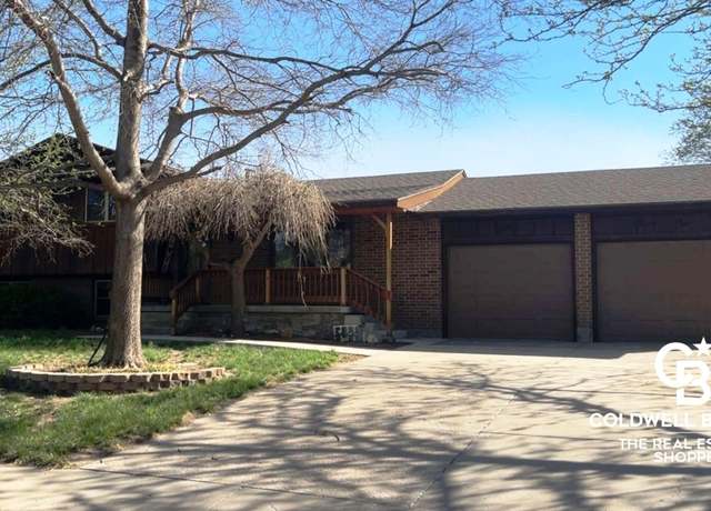 Property at 1622 E Crestway Dr, Garden City, KS 67846, 4 beds, 2 baths
