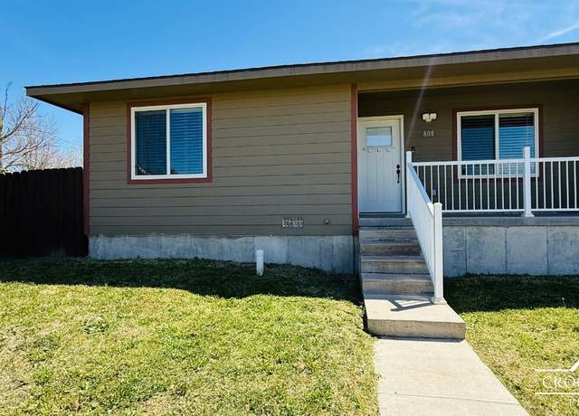 Property at 808 Westlawn Dr, Dodge City, KS 67801, 3 beds, 2 baths