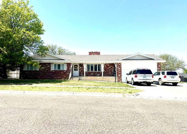 Property at 6215 Lakeview Dr, Guymon, OK 73942, 3 beds, 3 baths