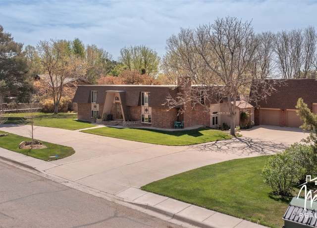 Property at 1710 E Crestway Dr, Garden City, KS 67846, 4 beds, 3 baths