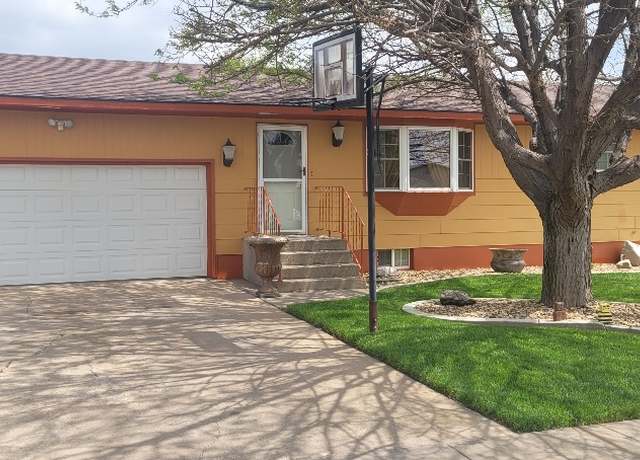 Property at 2004 N 10th St, Garden City, KS 67846, 4 beds, 2 baths
