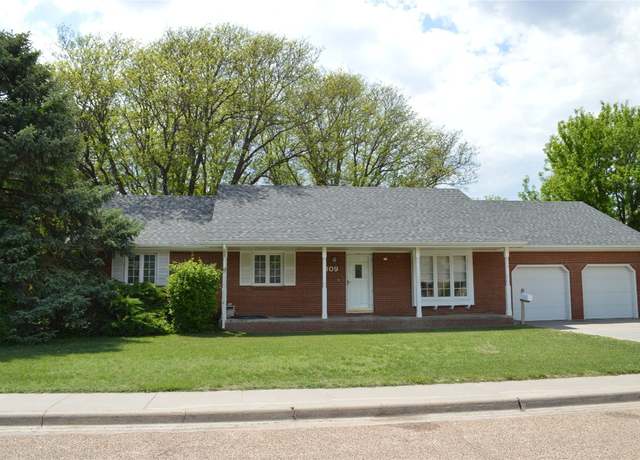 Property at 809 N Hickok St, Ulysses, KS 67880, 3 beds, 2 baths