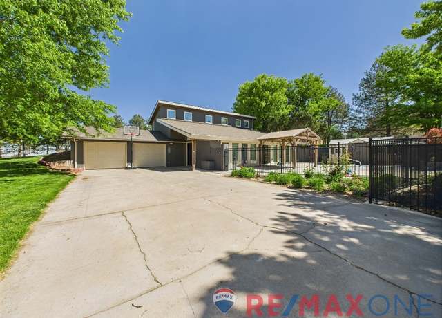 Property at 201 Bullard Dr, Garden City, KS 67846, 3 beds, 2.5 baths