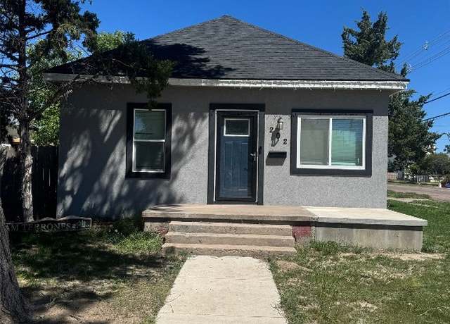 Property at 202 N 10th St, Garden City, KS 67846, 3 beds, 2 baths