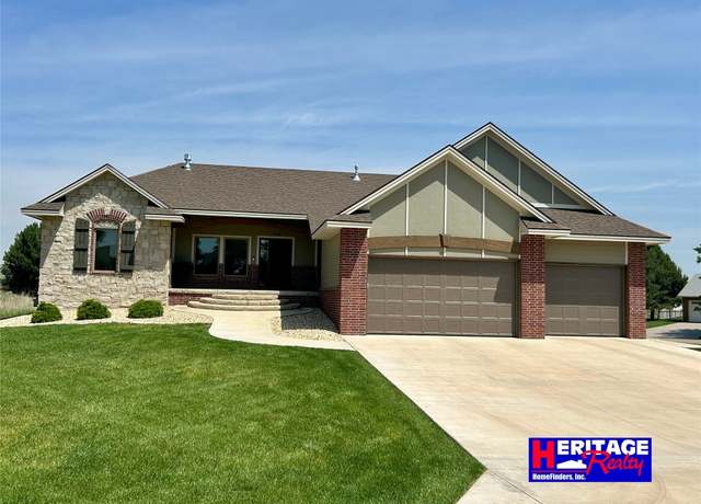 Property at 105 Suffolk Ct, Garden City, KS 67846, 5 beds, 4 baths